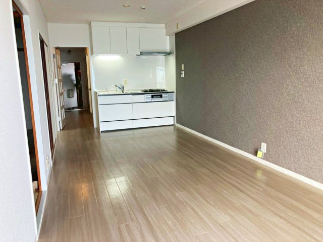 ライオンズマンション舞子の居間・リビング|バルコニーに面して風通しの良いリビングです！