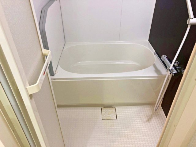 ライオンズマンション舞子の浴室|洗濯にうれしい浴室乾燥機つきです。