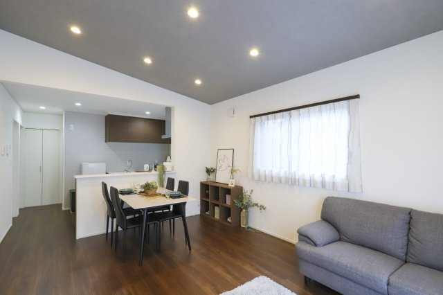 【居間・リビング】の画像