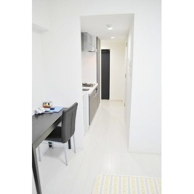 【内装】 | PREMIUM・CUBE横浜 | 明るい室内です