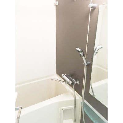 【内装】 | PREMIUM・CUBE横浜 | 明るい室内です