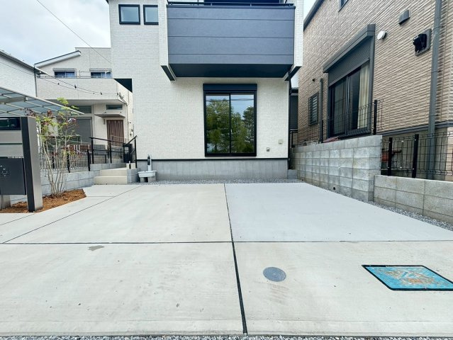 見沼区東大宮2丁目　新築戸建　ブルーミングガーデン01の駐車場