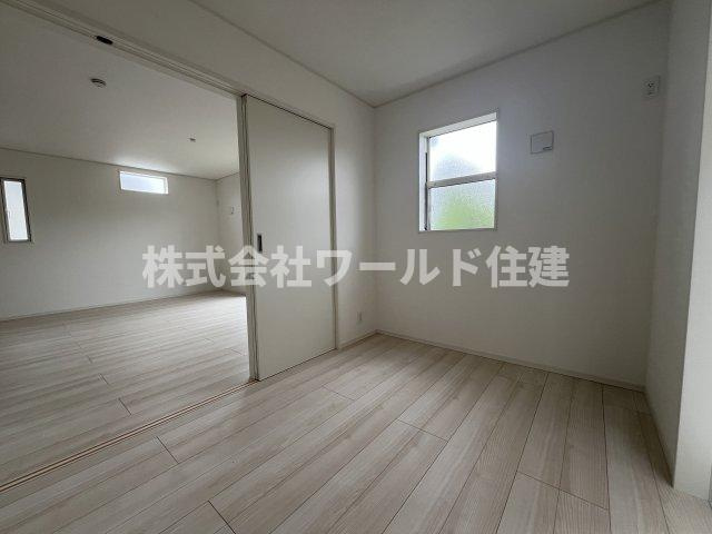 あきる野市小川の洋室|LDKから続いているので、お子さまの遊び場やお昼寝スペースにぴったりです