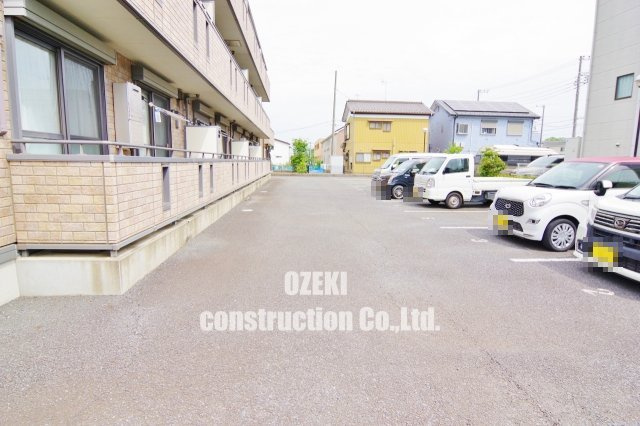 ベルファミーユの駐車場