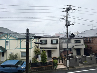 【展望】 | 眼前に広がる空の雄大さと、このお部屋の自慢の一つである「眺望」をご覧ください。毎日、この景色を独り占めできる新生活に夢が広がります。～即日のご見学可能～　お問合せはお気軽にどうぞ。
