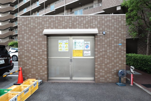 サーパス医大南のその他共用部分|マンション敷地内にゴミステーションがあります！