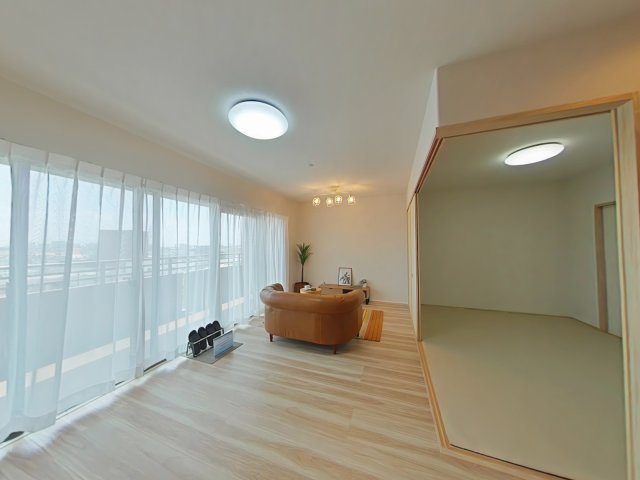 サーパス医大南の居間・リビング|和室の引戸を開けることで、空間にゆとりが生まれます！