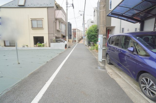 上目黒４　土地の前面道路含む現地写真|南側　公道　幅員約3.6m