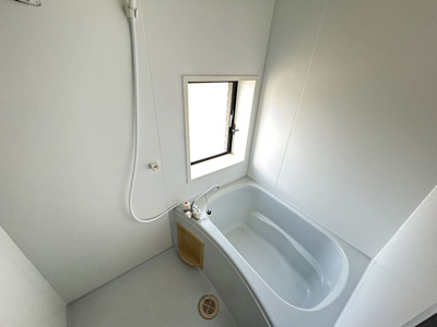 【浴室】 | グレース手鎌 | 窓が付いており、換気をしながら掃除ができます！