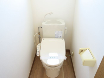 【トイレ】 | グレース手鎌 | トイレには小窓があるので気になるニオイもこもりにくいのです！