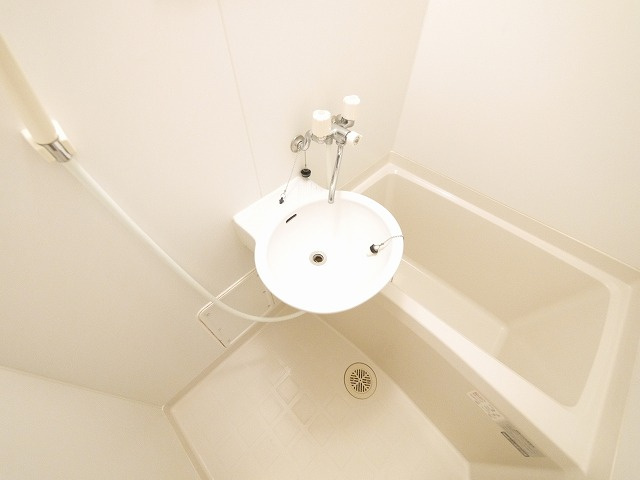 レオパレスビューヒルズテンの洗面所|使いやすい洗面所です