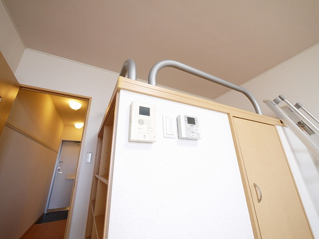 レオパレスビューヒルズテンのセキュリティ|モニター付きインターホンです