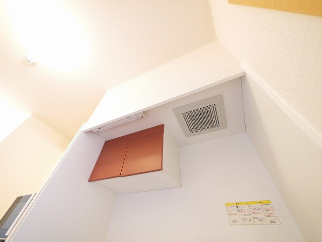 レオパレスビューヒルズテンのキッチン|コンパクトなキッチンで掃除もラクラク
