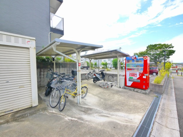 レオパレスビューヒルズテンのその他共用部分|駐輪場です
