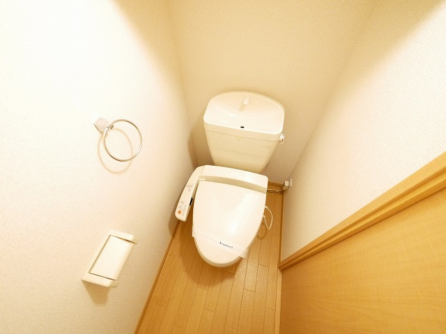 レオパレスビューヒルズテンのトイレ|コンパクトで使いやすいトイレです