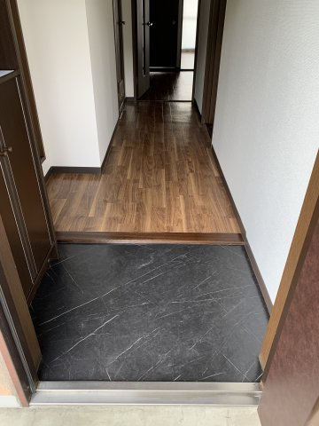 アルトラマンション　B棟の玄関