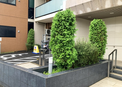 【庭】 | アーリアレジデンス南町田 | 物件によっては、入居者が個人的に使用できる専用庭がついているものもあります。また、住宅の中にある土間の部分を庭と呼ぶこともあります。庭の用途は住む人によって変わり、それによってデザインもさまざまです。