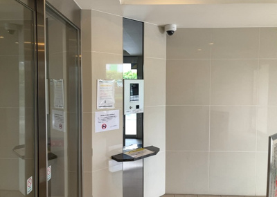 【防犯設備】 | アーリアレジデンス南町田 | 当然のことではありますが、オートロックやセンサーライト、ホームセキュリティーなどの防犯設備があれば、小さいお子様がいるご家庭も安心ですよね！まず物件購入の際は、防犯設備もチェックするようにしましょう。