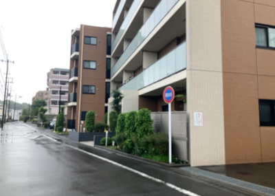 【外観】 | アーリアレジデンス南町田 | マンションの外観は非常に重要なポイントです！外観の善し悪しは資産価値に大きな影響を与えます。外観のいいマンションを購入することで、高値で売却がしやすく、買い手が見つかりやすいというメリットがあります。