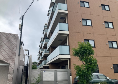 【現況写真】 | アーリアレジデンス南町田 | 景色重視でお家選ぶをするとスーパーが遠い！学校が遠い！など生活をするうえで利便性で困ることもあります。まず一度現地を見学する際に、周辺の施設などがあるかを確認し、暮らし始めた後のことを想像しましょう。