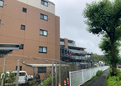 【構造・工法・仕様】 | アーリアレジデンス南町田 | ＲＣ造、Reinforced Concreteは直訳すると補強されたコンクリートです。主に柱や梁・床・壁が鉄筋とコンクリートで構成おり、鉄筋を組んだ型枠にコンクリートを流し込んで固めたものを指します。