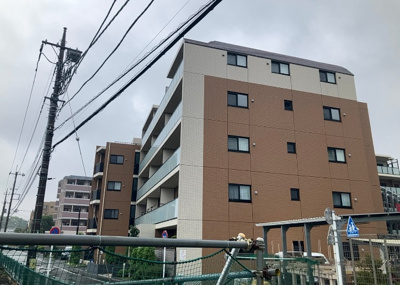 【構造・工法・仕様】 | アーリアレジデンス南町田 | ＳＲＣ造は強度や耐震性の面でもRC造と比べて優れています。そのため、10階建以上の高層または超高層マンションなどの建築にも多く採用されています。柱や梁などのサイズが小さくても高い耐震性を確保できます。