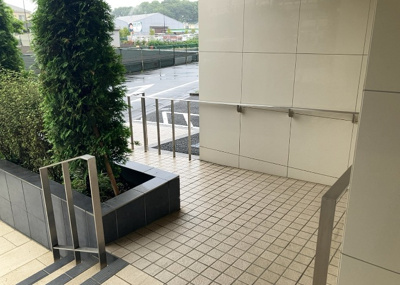 【内装】 | アーリアレジデンス南町田 | 共有部分は、住民なら誰もが使える設備のこと。例えば駐車場やエレベーター、インターネット設備、セキュリティ設備などがあります。他にも、マンションの廊下・外部階段やエントランス・ゴミ置き場などがあります。