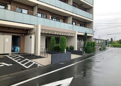 【外観】 | アーリアレジデンス南町田 | 外観はマンション管理がされているかの目安になります。築年数が古いと、壁面は劣化してひび割れが生じることも！建物が古びていても細かいところが修繕されていると、きちんと管理されているなぁと感じるでしょう。