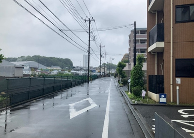 【展望】 | アーリアレジデンス南町田 | 景色重視でお家選ぶをするとスーパーが遠い！学校が遠い！など生活をするうえで利便性で困ることもあります。まず一度現地を見学する際に、周辺の施設などがあるかを確認し、暮らし始めた後のことを想像しましょう。