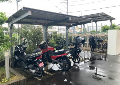 【駐車場】 | アーリアレジデンス南町田 | 車一台あたりに必要なスペースは、標準サイズの普通自動車で横幅2m50cm、長さ5mは必要になります。ただし、乗降のことも考慮して横幅3m30cm、長さ5m50cmほどは確保できるところを選びましょう。