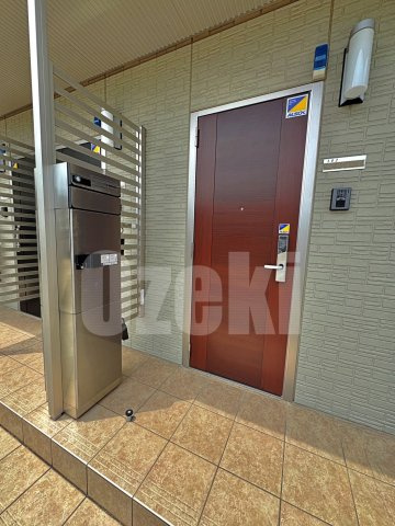 ブリリアンスのエントランス|1部屋に1つ宅配ボックスがついてます♪