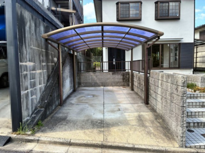 【駐車場】 | 大津市仰木の里7丁目23-7　中古戸建 | 南側駐車場1台可（車種による）