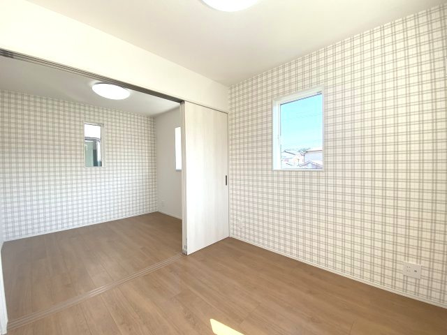 玉里団地1丁目　S-pacio「エスパシオ」の洋室|アクセントクロスが可愛らしい洋室。