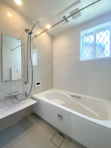 玉里団地1丁目　S-pacio B棟の浴室|灰や雨が多い鹿児島には嬉しい浴室暖房乾燥機付きのシステムバスルームです。お手入れも簡単です。
