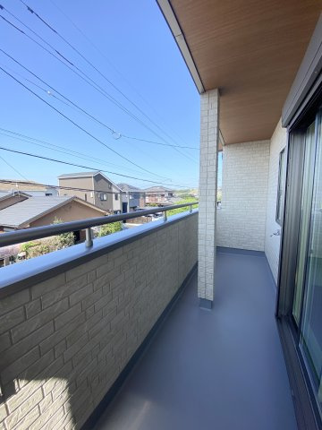 玉里団地1丁目　S-pacio B棟のバルコニー|洗濯物もたっぷり干せるバルコニーです。水栓付きでお掃除もはかどります。