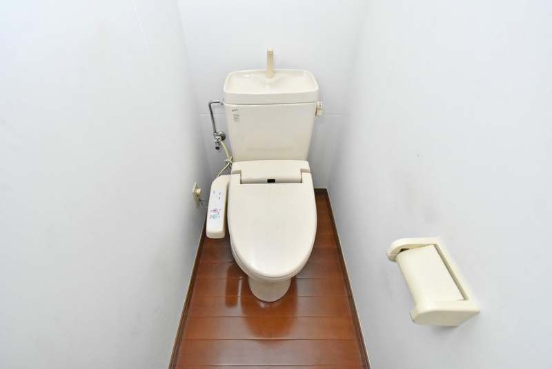 ぷらすエコのトイレ|落ち着いた色調のトイレです