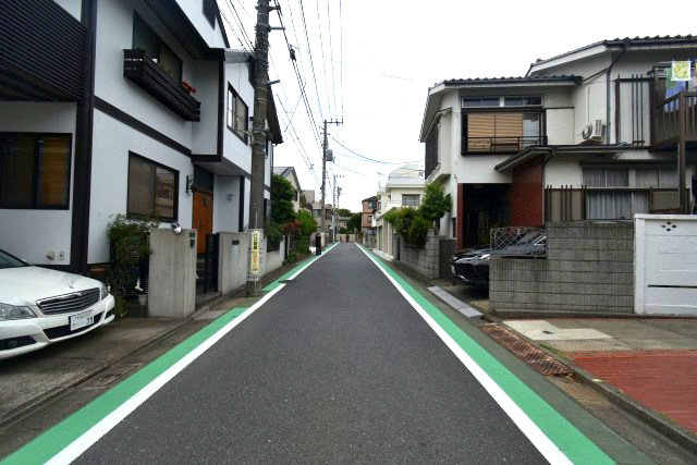 西荻南1丁目・中古戸建の前面道路含む現地写真