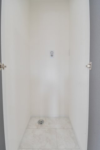 入間郡三芳町大字藤久保の新築一戸建のその他|洗濯機を置くランドリースペースです。