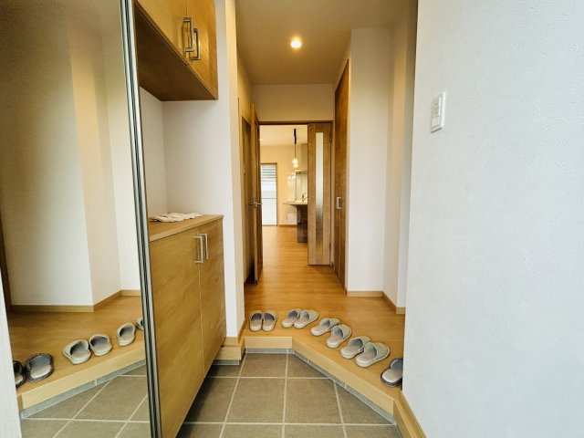 ★うるま市田場戸建て【B棟】の玄関