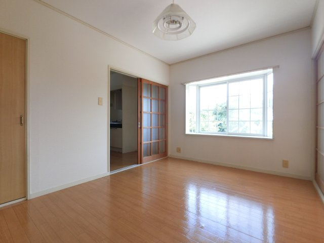 【洋室】 | ※側窓はありません