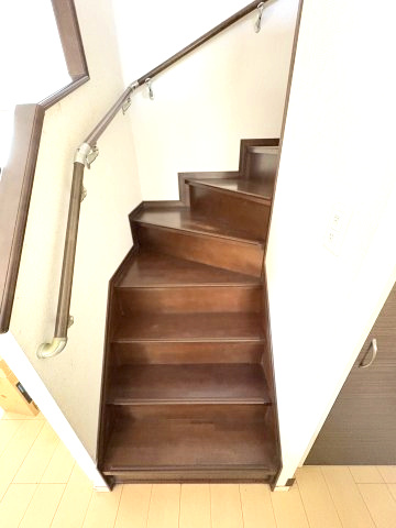 セキスイハイム施工！　大田原市薄葉　注文中古戸建の内装|階段です