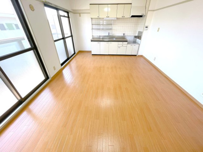 【居間・リビング】 | テーミス門ノ前　301 | ※写真は（２０２５．１１）撮影分
東南 ＬＤＫ１２．７帖
