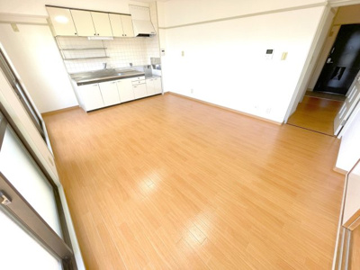 【居間・リビング】 | テーミス門ノ前　301 | ※写真は（２０２５．１１）撮影分
東南 ＬＤＫ１２．７帖
