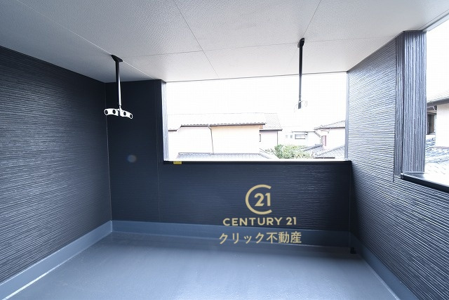 リーブルガーデン  那珂市菅谷　第35　限定1棟！のバルコニー|インナーバルコニーは洗濯物外干し派の強い味方！天気が変わりやすい季節の外出も安心です。外出が難しい日に出るだけでも気分転換になる、嬉しいスペースです。