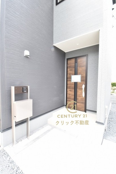 リーブルガーデン  那珂市菅谷　第35　限定1棟！の玄関|玄関周りも洗練されたデザインです。手前には機能的な郵便受けも設置しております。