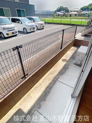 バリュージュB棟のバルコニー