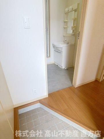 バリュージュB棟の玄関