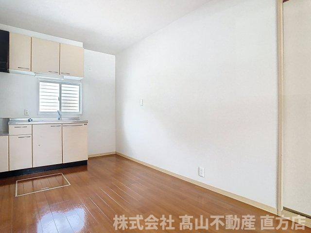 バリュージュB棟の居間・リビング