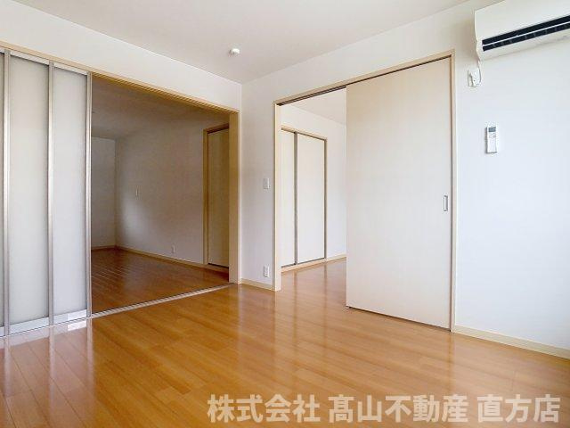 バリュージュB棟の洋室