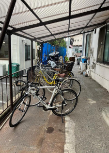 岡山県北区津島笹が瀬　収益アパート　屋外広告収入有の駐輪場